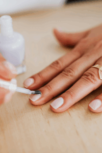 square shaped New Year’s nails with a classy and modern look.